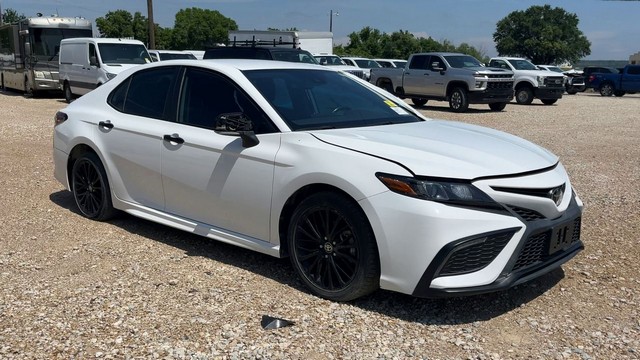 2022 Toyota Camry SE - Photo 7