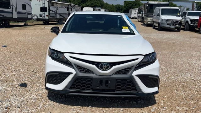 2022 Toyota Camry SE - Photo 8