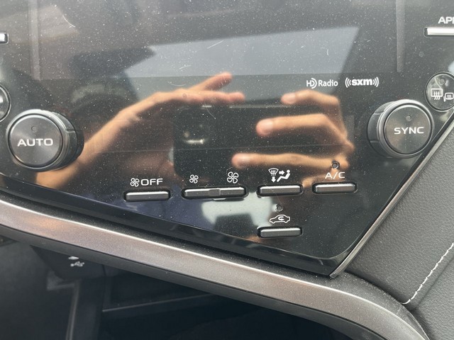 2019 Toyota Camry XSE - Photo 13